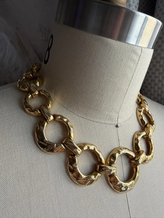 Vintage | Hammered Chunky Textured Gold Link Circle Statement 17.5” Necklace - Picture 3 of 13